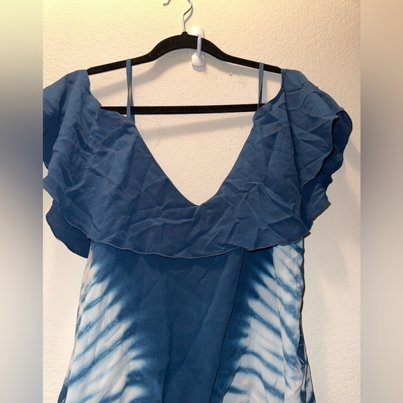 NWT Chaser blue silk ruffle open shoulder tie dye romper M boho vacation beach - Picture 10 of 11